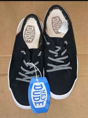 NWT HEY DUDE’S